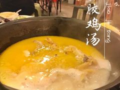 -鲜入围煮花胶鸡海鲜火锅