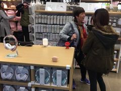 -名创优品(江南新地店)