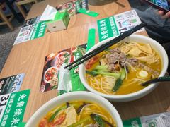 -蒙自源米线大王(东站店)