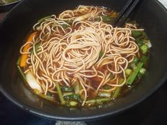 香辣牛骨汤面-贡梅老面馆·蟹粉面·无锡特色小吃(南长街主推店)