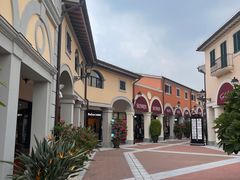 -佛罗伦萨小镇广佛名品奥特莱斯(疏港路店)