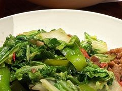 毛白菜炒牛肉-纳瓦新疆菜(银都店)