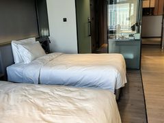 -上海虹桥中心爱琴海亚朵S酒店