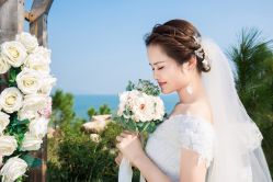 -现代经典婚纱摄影