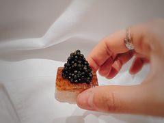 鱼子酱烤鸭-京彩臻品火锅