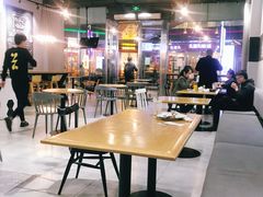 大堂-HELLO 27 意面·沙拉·帕尼尼