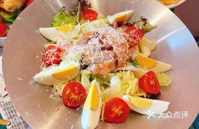 Charcoal-Grilled Snow Pig Neck Meat Salad