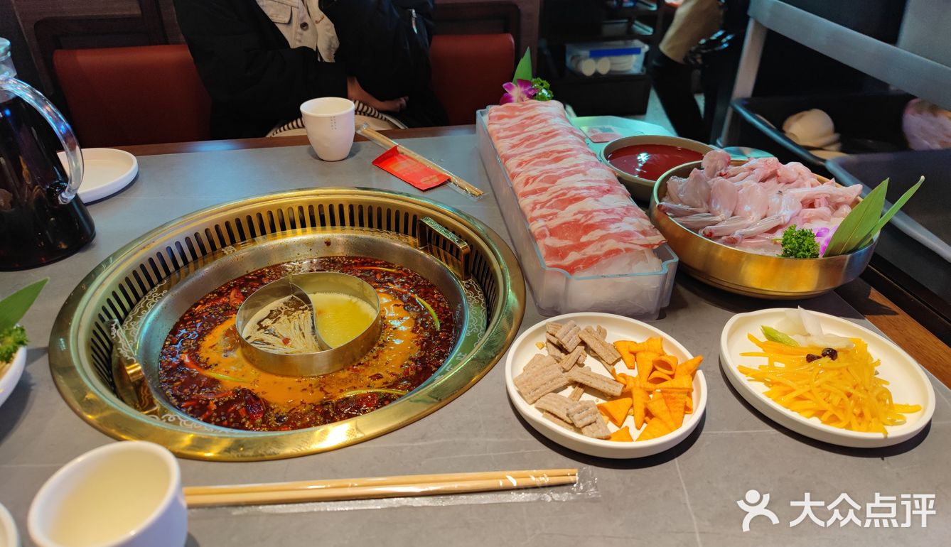 火锅和鸡汤一起吃是什么体验[调皮]