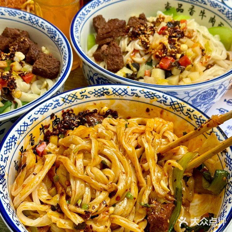 安东街新面馆！这牛肉块够大！！