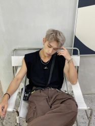 -一家只做男发烫染的店