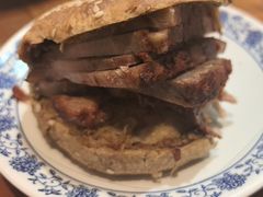 -老天桥酱肉烧饼夹肘子(天桥店)