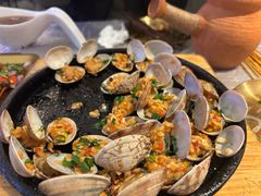 -何师烧烤·小龙虾·江湖川菜·精酿啤酒(成温店)