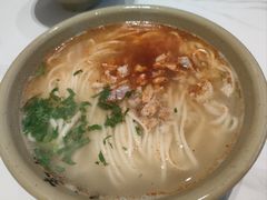 -亮亮面馆(经六路店)