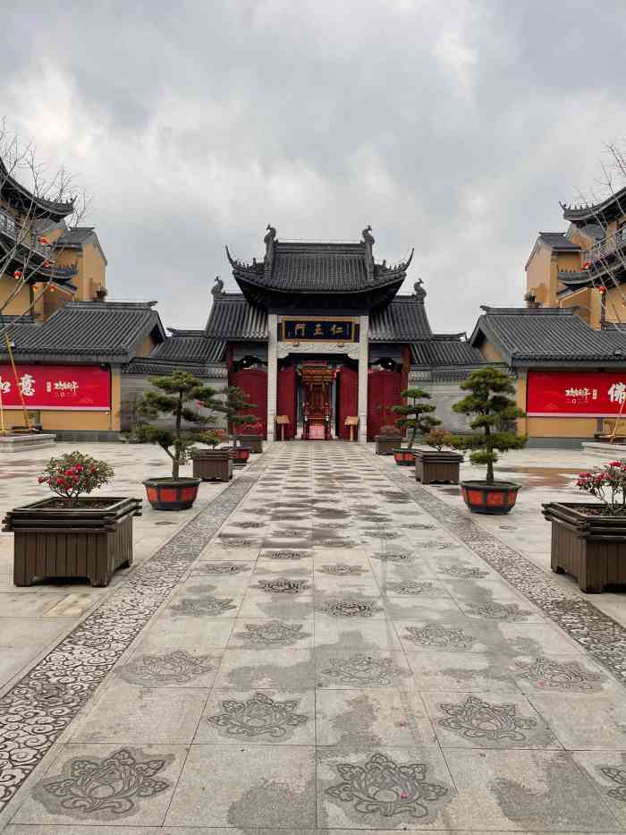 宁国禅寺-"虽然路途有些远,但交通还算便利,门口就有.