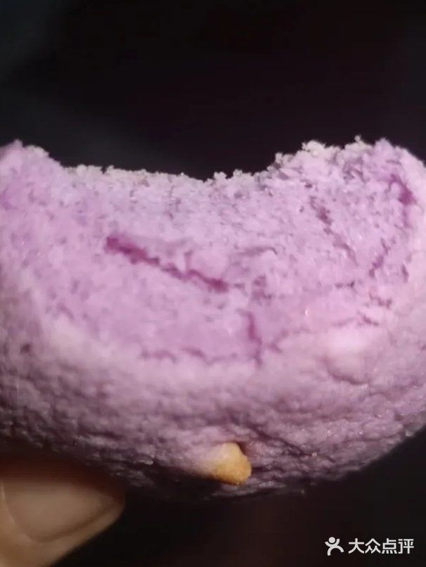 很喜欢有麦麸的皮，很香，相比芋泥的没那么甜 ​