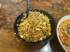 雪菜肉丝蛋炒饭-牛吃草牛肉面牛杂面(桐城路店)