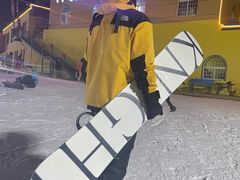 -采薇庄园四季滑雪场