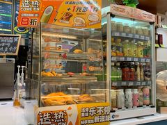 面包甜点陈列柜-全家便利店(秀沿路店)