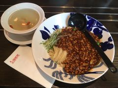 炸酱拌面配杞子鸡汤-上海姥姥(西环店)