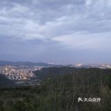 没到定都阁，中门寺上去，在去赵家洼的路上，好几个平台