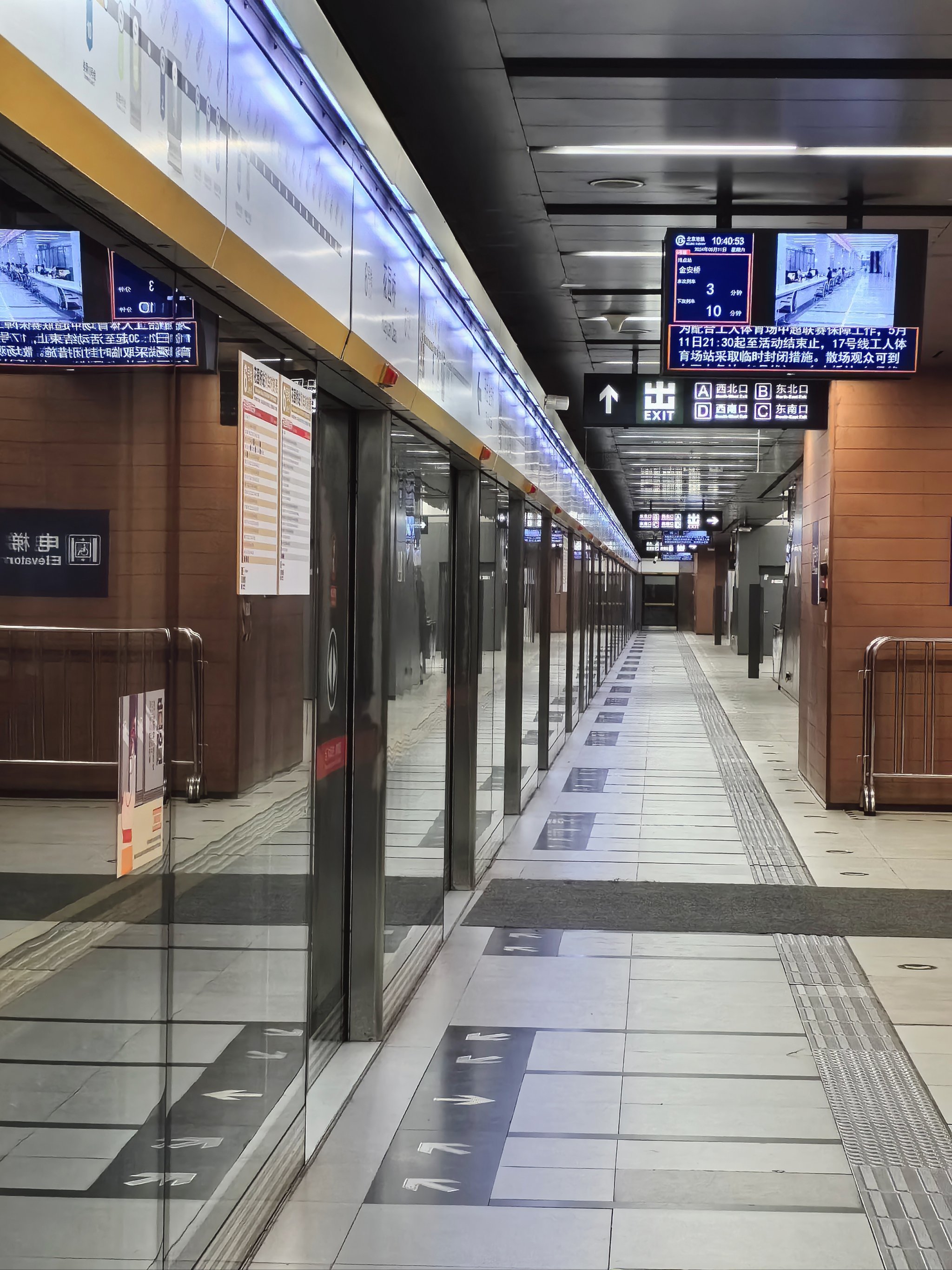 地铁观察日记 l 金安桥站