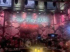 -FOUR PLAY BAR