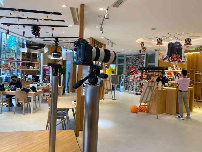 打分 小沈专业知识特强,服务特别的好,佳能旗舰店一如既往的好,下次