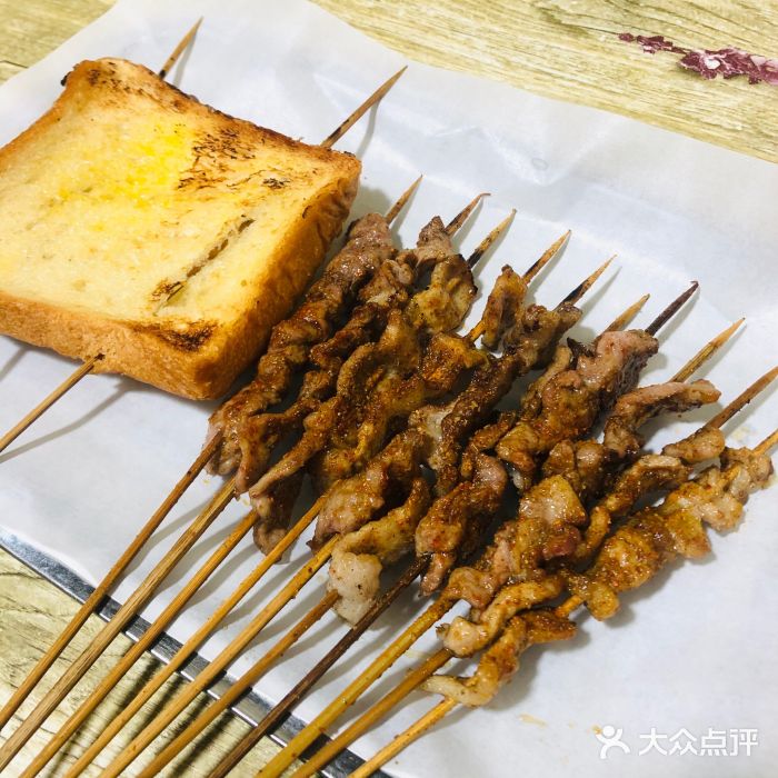 小红桶烧烤(烟台芝罘医院总店)图片
