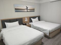 -吾遇酒店(深圳火车站罗湖口岸店)