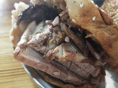 烧饼夹肘子肉-昌顺马记小吃店(昌盛园店)