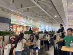 -麦当劳(上海虹桥站30B检票口楼上)