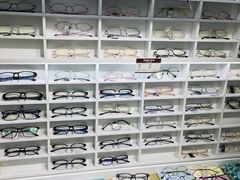 -视野联行眼镜•蔡司•依视路(温江店)
