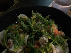 温热海鲜沙拉配牛油果-Mercato莫卡多露台餐厅与酒吧(K11店)
