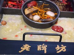 -老牌坊云南鱼豆花火锅(哈西万达店)