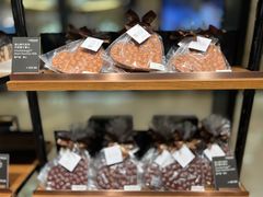 -Laderach 莱德拉(上海环贸iapm店)