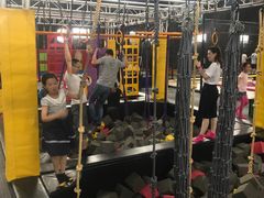 -嘿哟动霸CHUA·新潮玩运动娱乐中心·蹦床滑冰团建乐园