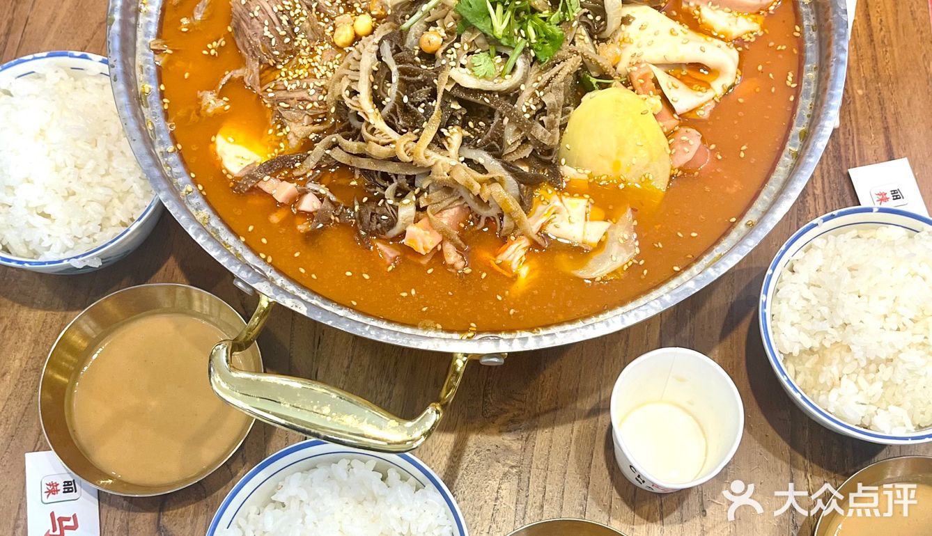 美食打卡！这家冒菜的套餐给的超级实在呀！