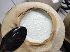 -志龙皇冠吃货椰子铺