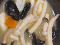 石锅小煮鲜杂菌-敏珠拉姆藏餐·南京厨房(富春江东街店)