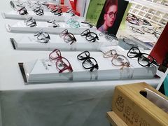 -诺柯视眼镜-蔡司依视路官方工厂店(淞南一店)