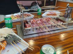 -哈尔滨小酒馆·鲜肉现穿自助烧烤(康新花园店)