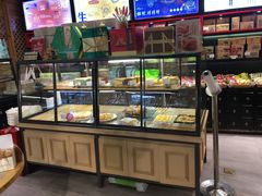 面包甜点陈列柜-昆明冠生园·蛋糕·面包(南强街店)