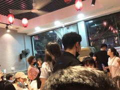 等位区-爆炸头阿姨小四川正宗川味小吃(无任何分店)