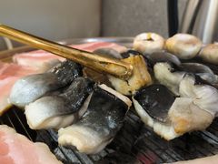 -围炉肉舍•炭烤活鳗•丹东海鲜烤肉(步行街店)