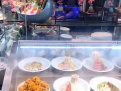 自助取餐区-新天明砂锅鱼头煲