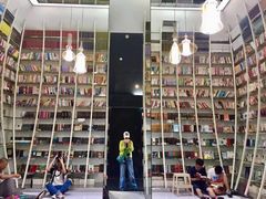 -钟书阁(松江泰晤士小镇店)