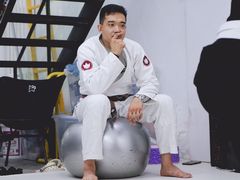 -菠萝格斗巴西柔术训练馆