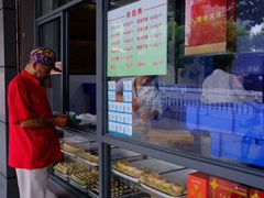 面包甜点陈列柜-义隆素菜馆(百年老店)