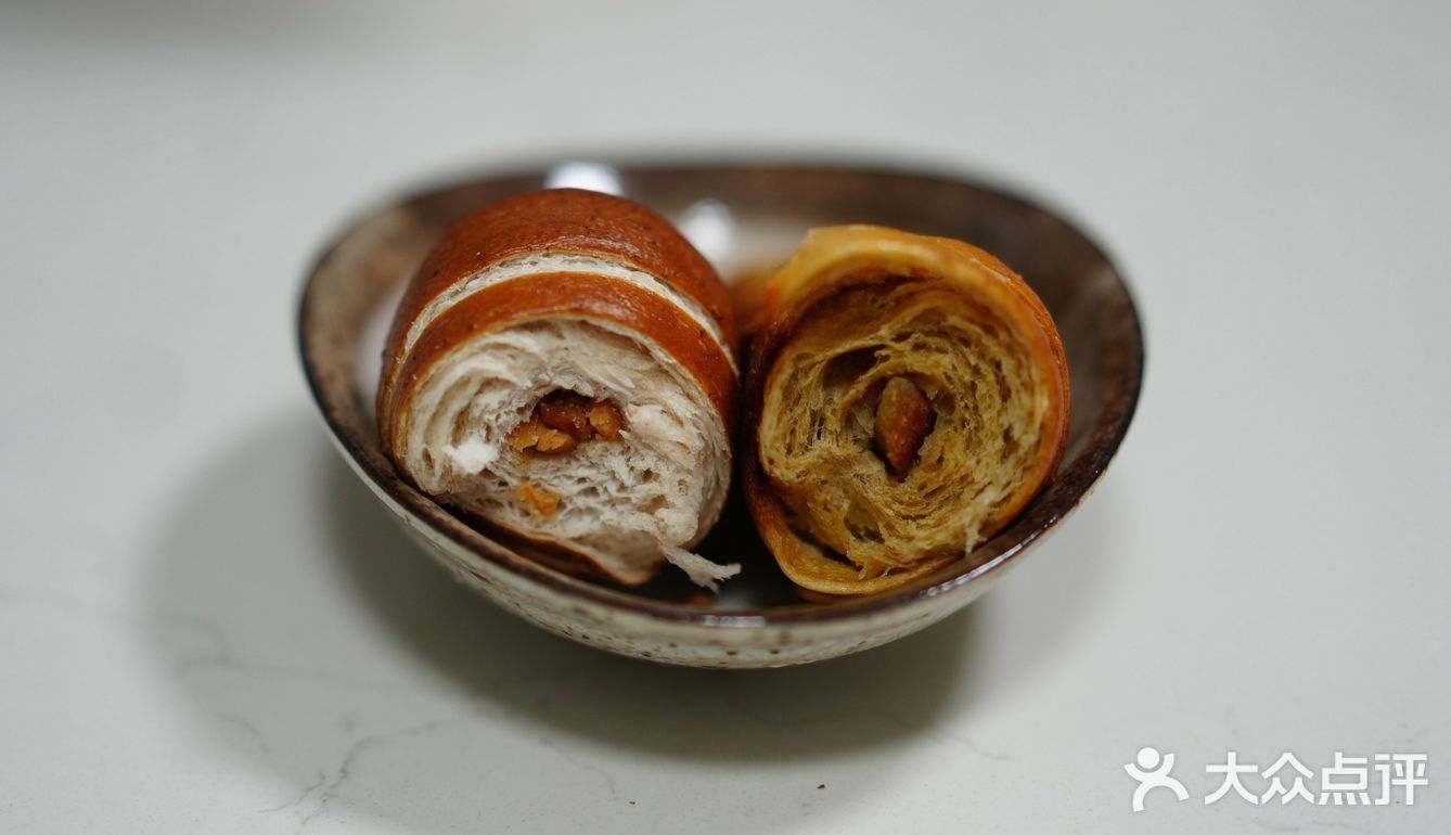 花生酱碱水海盐卷两个盐卷的纹路极其漂亮,层次也特别好