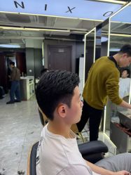 -藤野造型烫发染发